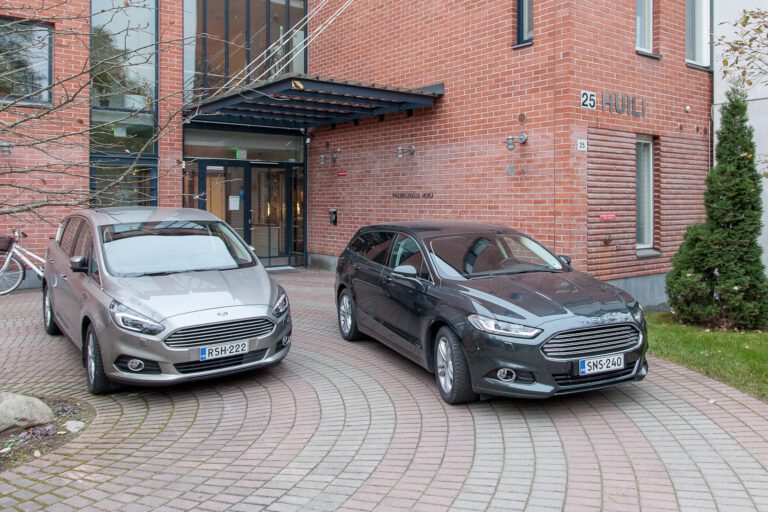 Aja iäkkää iloksi, Automies Hollola, Ford, Automaa